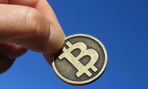 bisai/bisai  
比特币钱包, 私钥, 数字货币, 安全性/guanjianci  

比特币钱包和私钥的基础知识
在数字货币的世界中，比特币钱包和私钥是两个至关重要的概念。比特币钱包是一个用于存储比特币的工具，而私钥则是与这个钱包紧密相关的安全代码。想要理解比特币钱包私钥的重要性，我们必须先明白这两个概念各自的功能和它们之间的关系。

什么是比特币钱包?
比特币钱包就像是一个虚拟的银行账户，用户可以用它来接收、存储和发送比特币。这个钱包并不保留实物比特币，而是存储与比特币相关的数字信息，包括钱包地址和私钥。根据存储方式的不同，比特币钱包可以分为几种类型：
ul
    listrong热钱包：/strong在线钱包，便于用户随时随地进行交易，适合频繁使用。/li
    listrong冷钱包：/strong离线钱包，增强安全性，适合长期存储大额比特币。/li
    listrong手机钱包：/strong安装在手机上的应用，便于交易与管理。/li
    listrong硬件钱包：/strong一种小型设备，专为存储私钥和管理数字货币而设计，提供额外的安全保护。/li
/ul

私钥的重要性
私钥是一个独特的数字字符串，它为比特币钱包提供了访问权限。拥有私钥就意味着你完全控制着钱包及其内的比特币。因此，私钥的安全性至关重要。若他人获取了你的私钥，他们就能轻易地转移你的比特币，几乎不会留下任何痕迹。

私钥的生成与存储
私钥的生成通常是随机的，并且每个比特币钱包都会拥有自己的私钥。生成的随机数会经过加密算法处理，然后产生最终的私钥。在这过程中，用户建议使用高质量和高度安全的比特币钱包，以确保私钥的安全。此外，私钥应当保存在一个安全的地方，用户可以选择将其纸质化，或存储在硬件钱包中，避免在线存储可能带来的风险。

丢失私钥会发生什么?
如果用户丢失了比特币钱包的私钥，他们将无法恢复对钱包的访问权。比特币的管理权属于私钥的持有者，失去私钥也就意味着失去所有与该私钥相关联的比特币。因此，定期备份私钥并采取额外的安全措施十分必要，例如使用多重签名技术或助记词来恢复钱包。

如何安全地管理你的私钥?
管理好私钥的安全，避免其被盗取至关重要。这里有一些建议：
ul
    li定期备份：备份私钥并安全保管，大部分钱包允许生成助记词帮你恢复私钥。/li
    li启用两步验证：尽量加载附加的安全验证方法。/li
    li使用冷钱包：尤其是存储较大量比特币时，冷钱包更为安全。/li
    li保持软件更新：确保你使用的钱包软件是最新的，更新可能包含新的安全补丁。/li
/ul

哪些因素影响私钥的安全性?
私钥的安全性受到多个因素的影响，包括用户的操作习惯、软件的选择、以及网络安全性的因素。
ul
    listrong用户习惯：/strong用户往往因为懒惰或盲目自信而忽视安全措施，比如使用简单密码或在不安全的网络环境中操作。/li
    listrong软件选择：/strong用户应选择信誉良好的钱包软件。使用尚在开发中的钱包或较小团队开发的产品，往往隐患重重。/li
    listrong网络安全：/strong使用未加密的公共Wi-Fi进行交易，可能导致私钥被盗取，建议使用VPN等安全工具。/li
/ul

总结
比特币钱包和私钥是数字货币世界的基本要素，私钥的安全与管理直接关系到用户对自己资产的控制权。了解比特币钱包的基本概念，以及如何安全管理私钥，可以大大降低资产被盗风险。虽然比特币的发展改变了传统的金融模式，但同时也要求用户提升自身的金融安全意识。

可能的相关问题
h4问题一：比特币钱包的选择标准是什么?/h4
选择合适的比特币钱包关乎资产的安全性和管理的便利性。以下是几个选择钱包时需考虑的因素：
ul
    listrong安全性：/strong选择知名和经过验证的钱包，以保护自己的私钥。/li
    listrong用户体验：/strong钱包的界面和功能是否直观和易操作。/li
    listrong是否支持多种货币：/strong如果你希望管理其他数字货币，确认钱包是否支持多币种。/li
    listrong社区和客服支持：/strong良好的客户支持和活跃社区能帮助解决使用过程中的问题。/li
/ul

h4问题二：比特币的使用场景有哪些?/h4
比特币作为一种数字货币，具有多种使用场景：
ul
    listrong在线购物：/strong许多商家和电商开始接受比特币作为支付手段，提升了便捷性。/li
    listrong跨境交易：/strong比特币使得国际间的资金转移更加迅速及成本低廉，特别适合小额支付。/li
    listrong投资工具：/strong比特币被视作一种资产，具有投资和投机的性质，吸引了大量投资者目光。/li
    listrong资产保护：/strong在一些政治和经济不稳定的地区，人们常通过比特币保护自身资产，避免通货膨胀的风险。/li
/ul

通过对比特币钱包及其私钥的深入了解，用户可以在使用和投资比特币时更加明智，确保资产的安全和价值的保值。